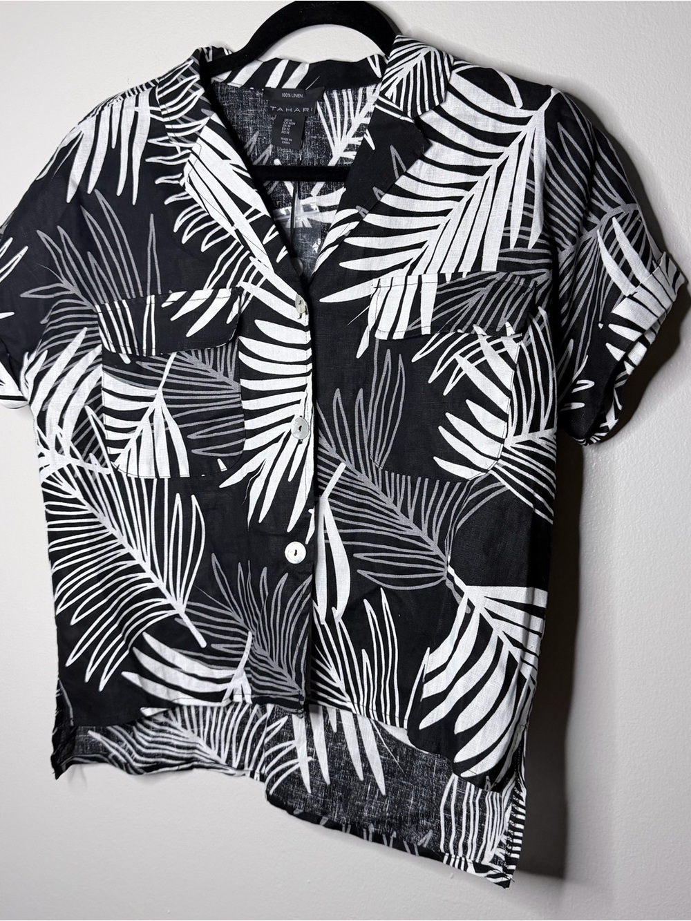 Tahari Black & White Palm-Print Short Sleeve Button Front Linen Top